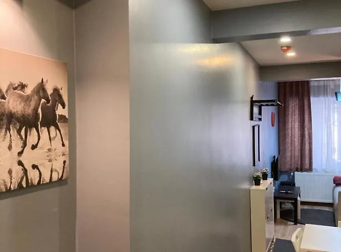 Oval Flats Old Otel *