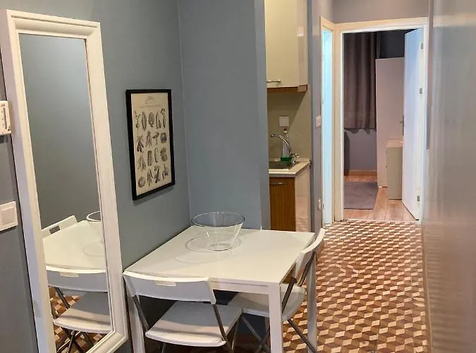 Oval Flats Old Otel