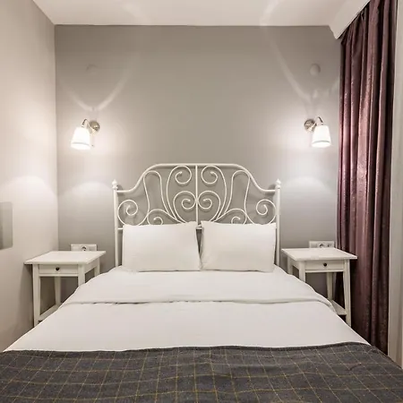 Hotel Oval Flats Old